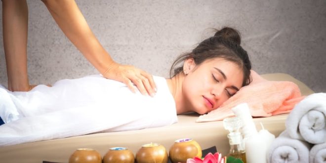 What You Should Know Before Giving a Naked Massage